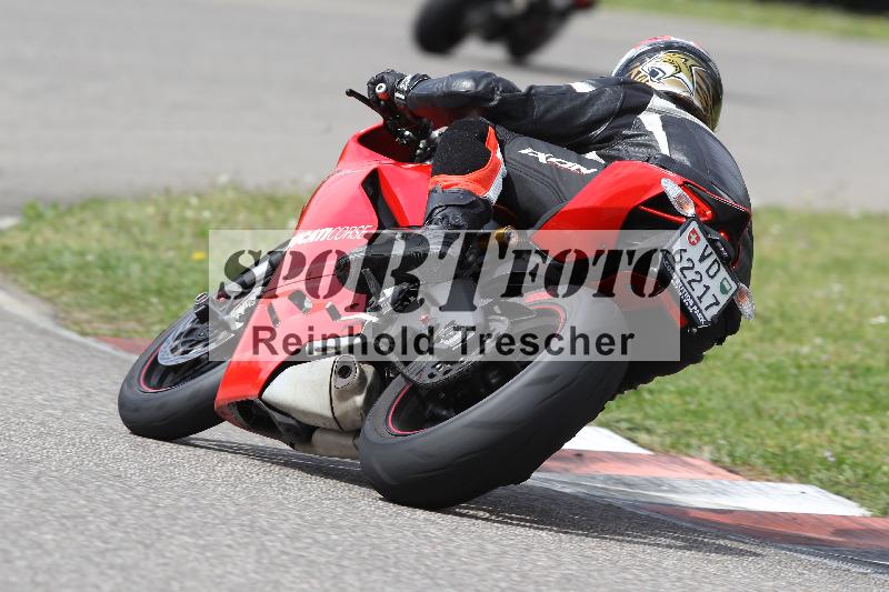 Archiv-2025/10 23.04.2025 Cornu Master School ADR/rot-rouge/unklar